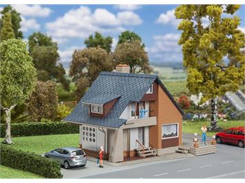 Faller 131504 Wohnhaus mit Balkon, H0 1:87