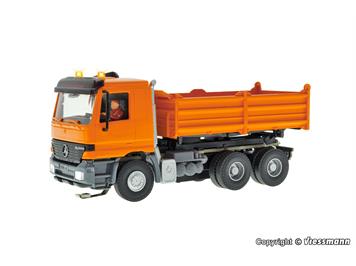 Viessmann 8041 MB ACTROS 3-achs Muldenkipper mit Rundumleuchten, kommunalorange - H0