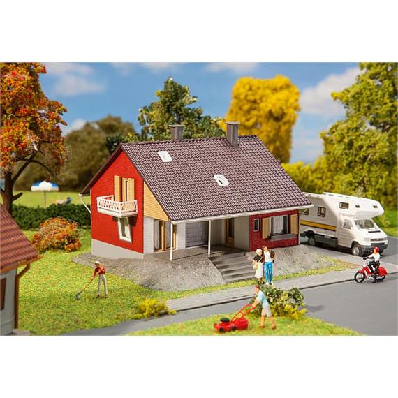 Faller Hobby 131355 Wohnhaus mit Terrasse H0