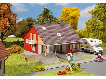 Faller Hobby 131355 Wohnhaus mit Terrasse H0