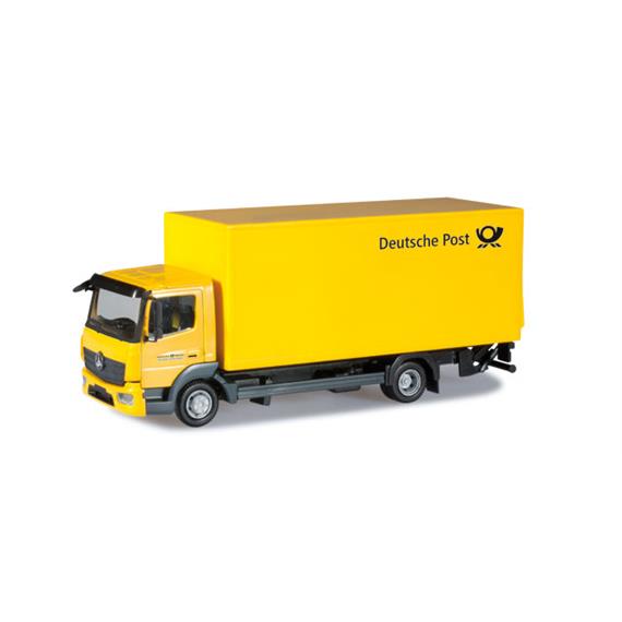 Herpa 303552 MB Atego '13 Koffer-LKW Deutsche Post