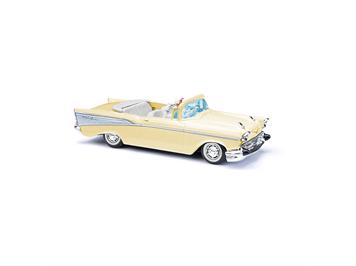 Busch 45060 Chevrolet Bel Air '57, Cabrio offen mit Fahrerin und Hund - H0 (1:87)